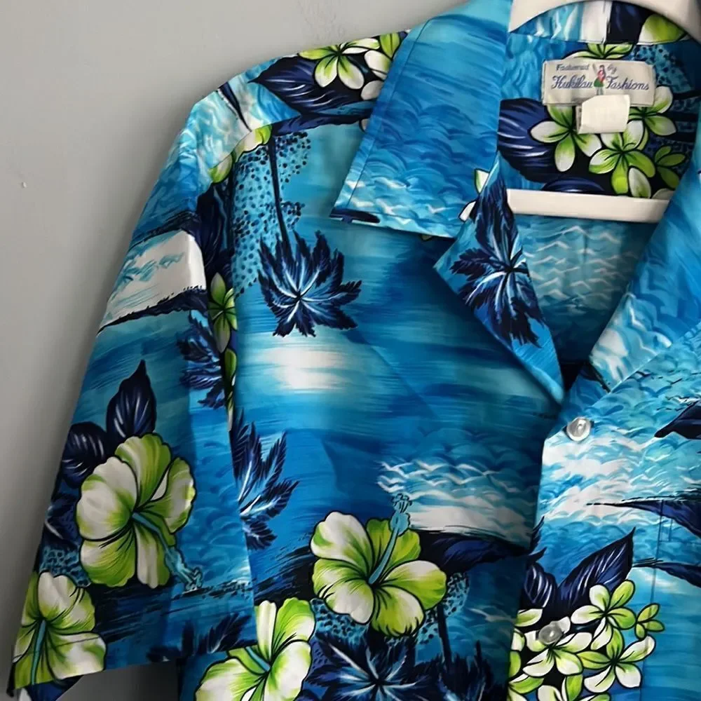 Vintage Men’s L blue floral Hawaiian shirt